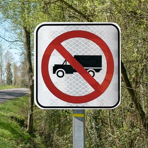 SR 32 Señal Restrictiva Prohibida la Circulación de Vehículos de Carga 61x61 Reflejante Alta Intensidad