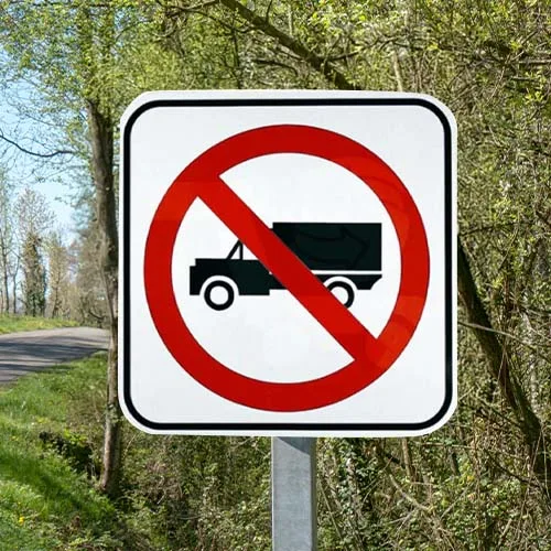 SR 32 Señal Restrictiva Prohibida la Circulación de Vehículos de Carga 61x61 Reflejante Grado Ingeniería 3